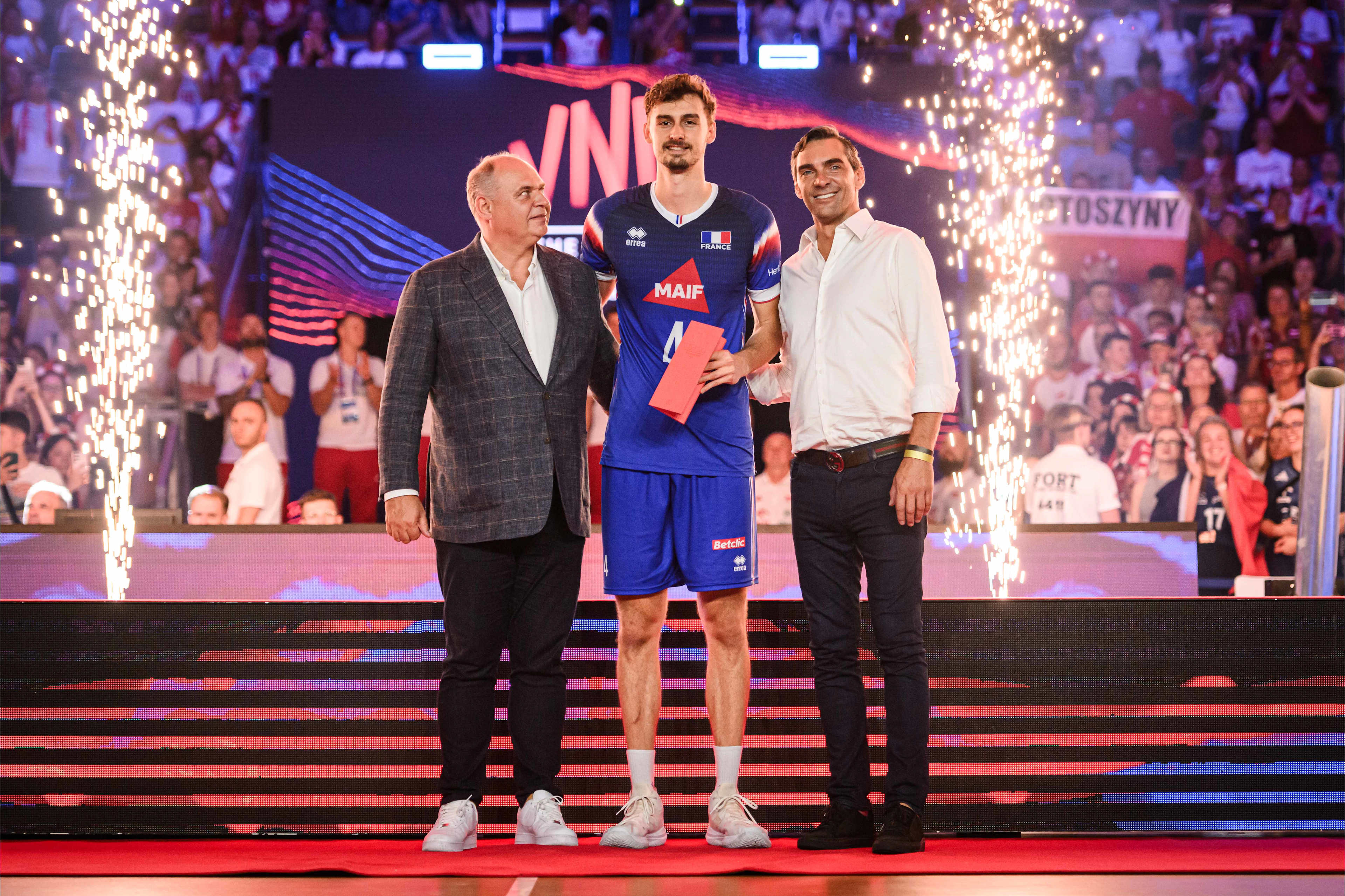 波兰完胜法国，阿圭罗统治全场