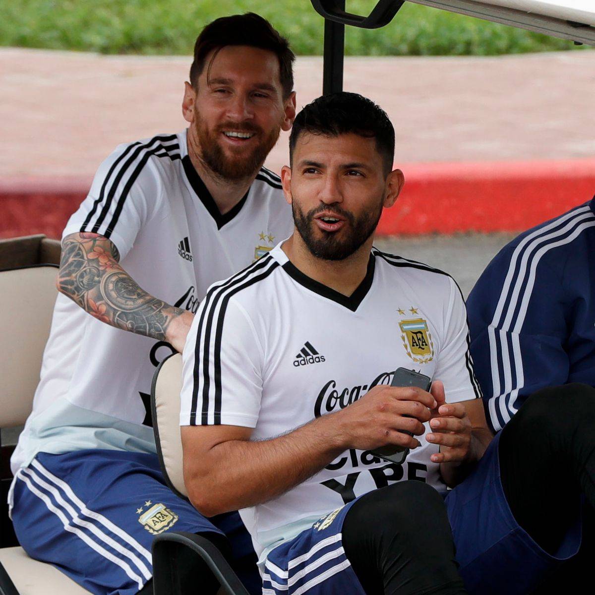 法国险胜巴黎,阿圭罗状态火热 法国险胜巴黎,阿圭罗状态火热