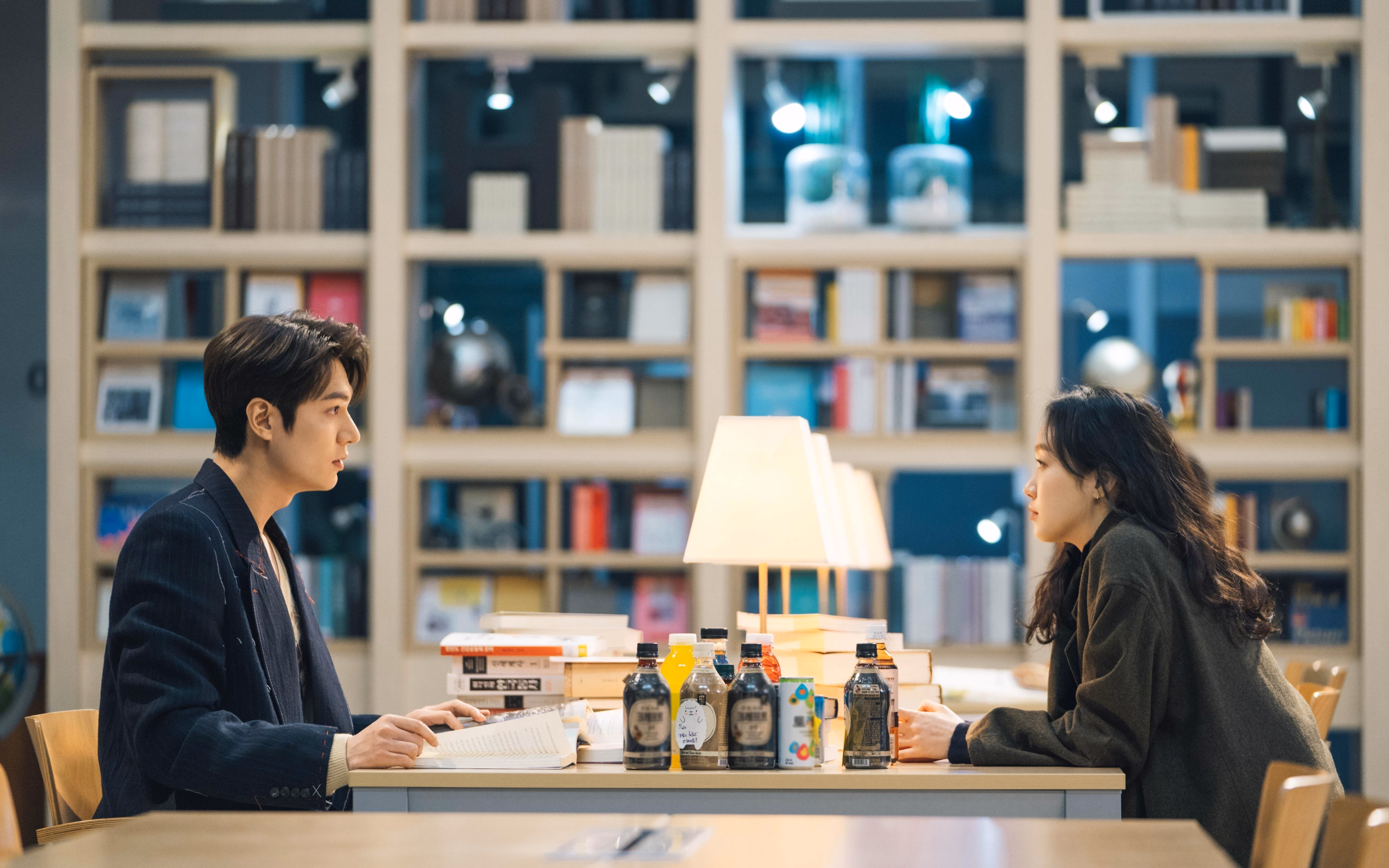 暴烈太阳与紫色迷雾，当巴斯托尼的爆发照亮几内亚的绿茵晨曦