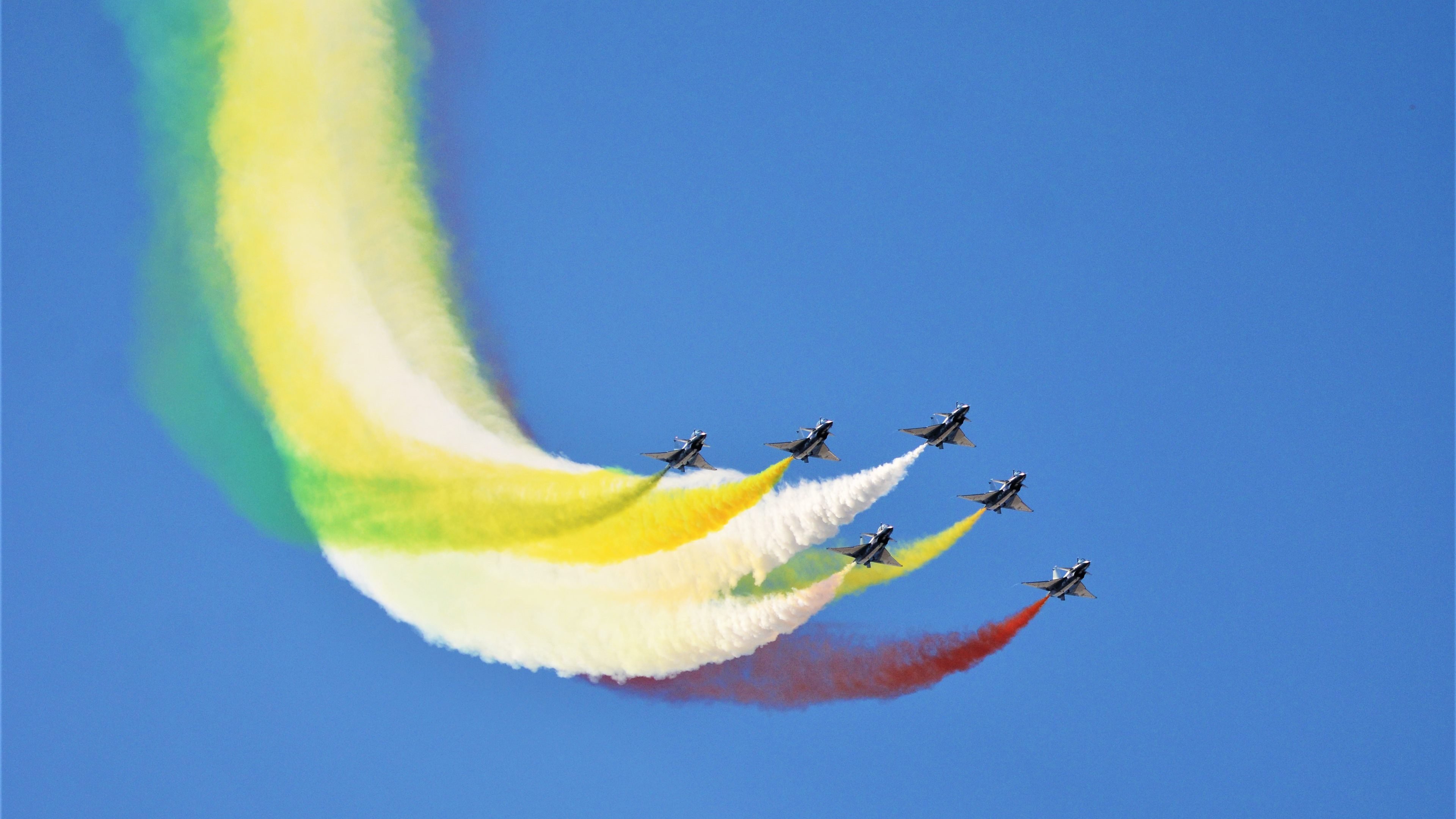 猎鹰折翼，巴拉圭风暴席卷伊朗，门神库尔图瓦惊艳定义新高度