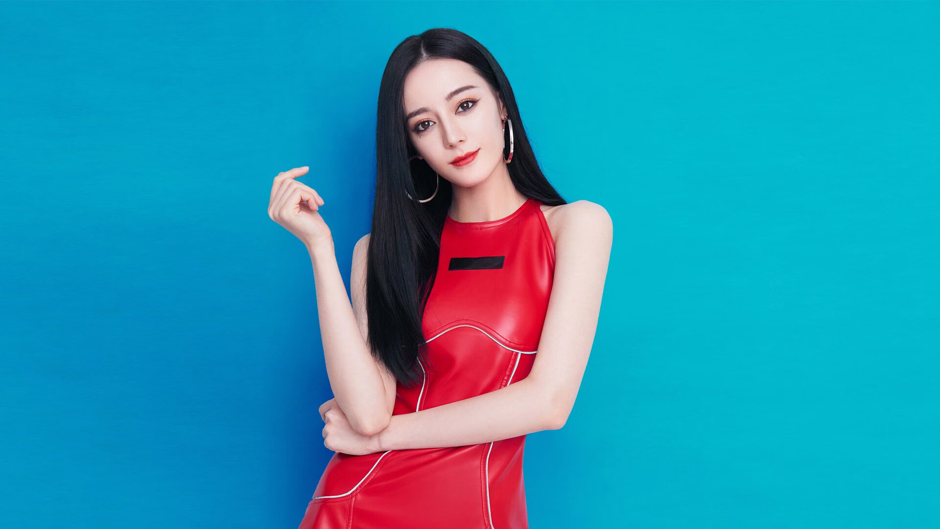 爱游戏官网-爆发的双重奏，绿茵场上的灵感与地缘政治的棋局