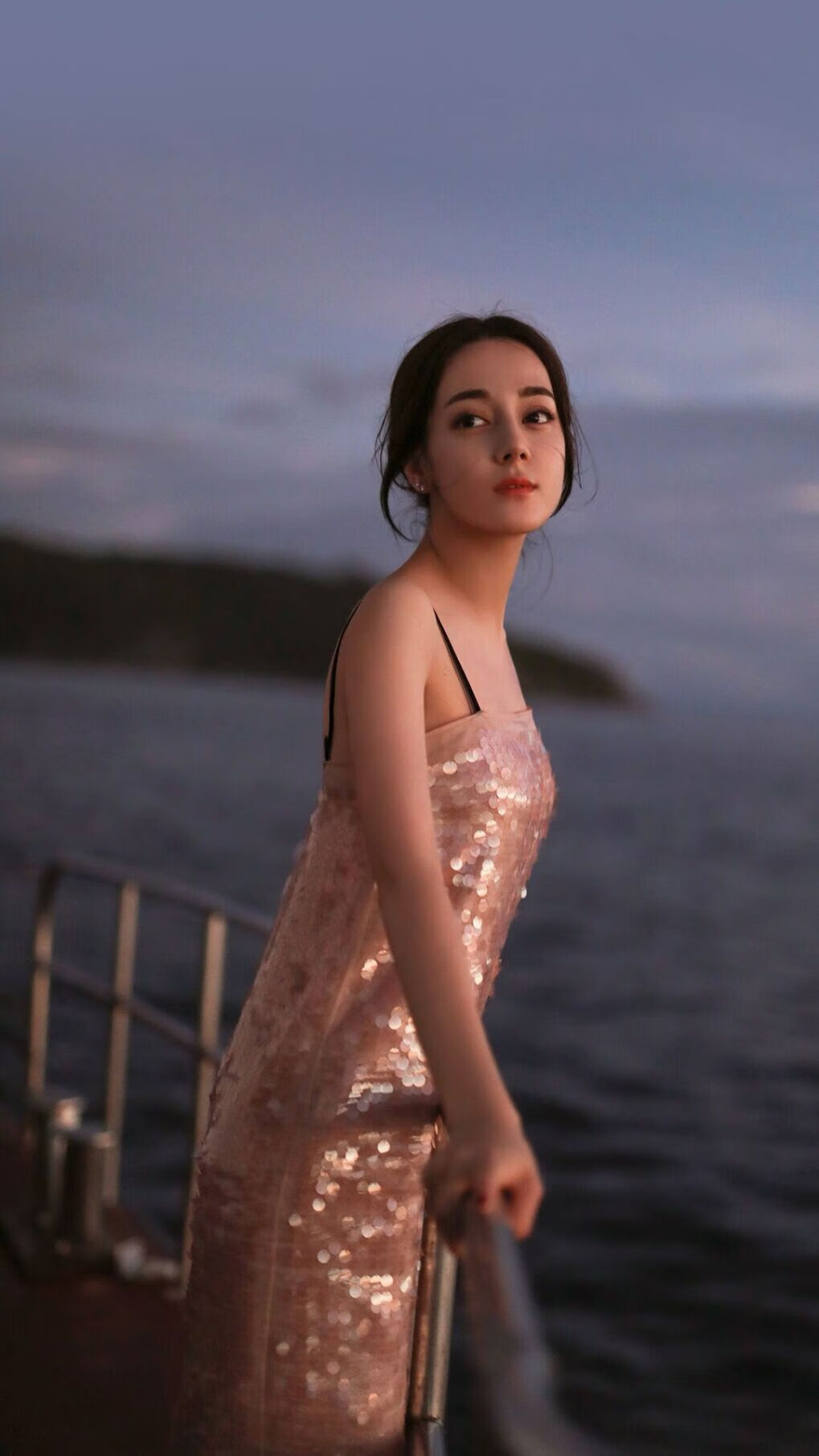 爱游戏tv-传奇之夜，恩比德如何将年度焦点之战变为个人史诗